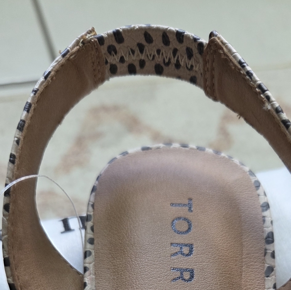 torrid Cream and Black Dotted Pointed Slingback Mules - Picture 4 of 5